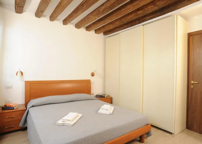 Paradiso Ca' Giulia Apartman *